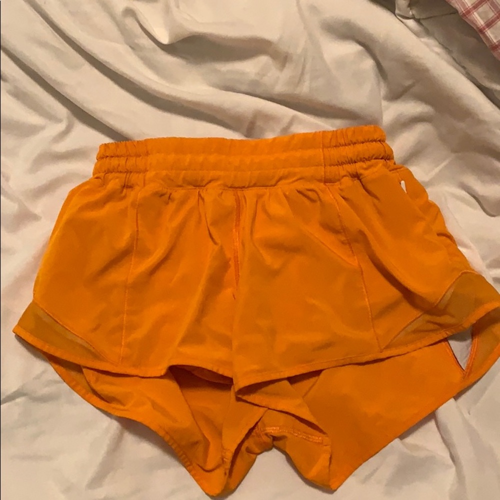 Lululemon Hotty Hot Short 2.5
